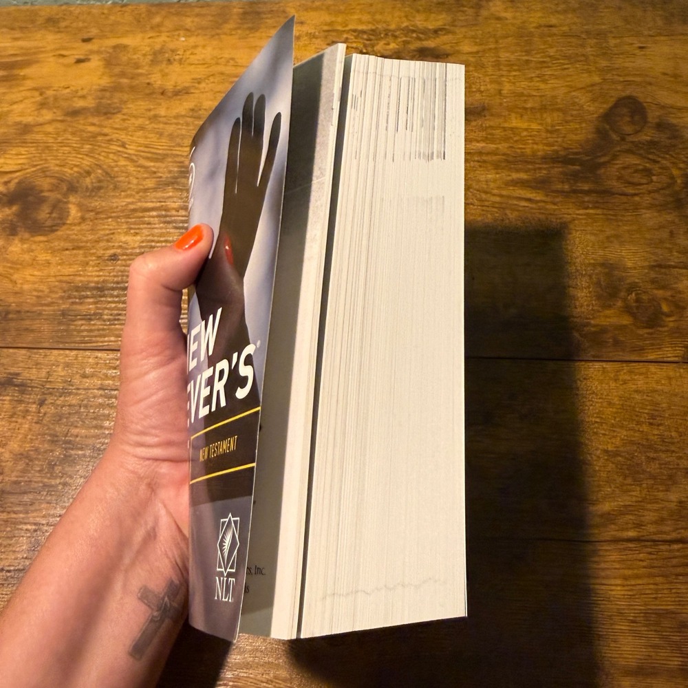 New Believer's Bible New Testament NLT Greg Laurie Second Edition Softcover - Picture 3 of 6